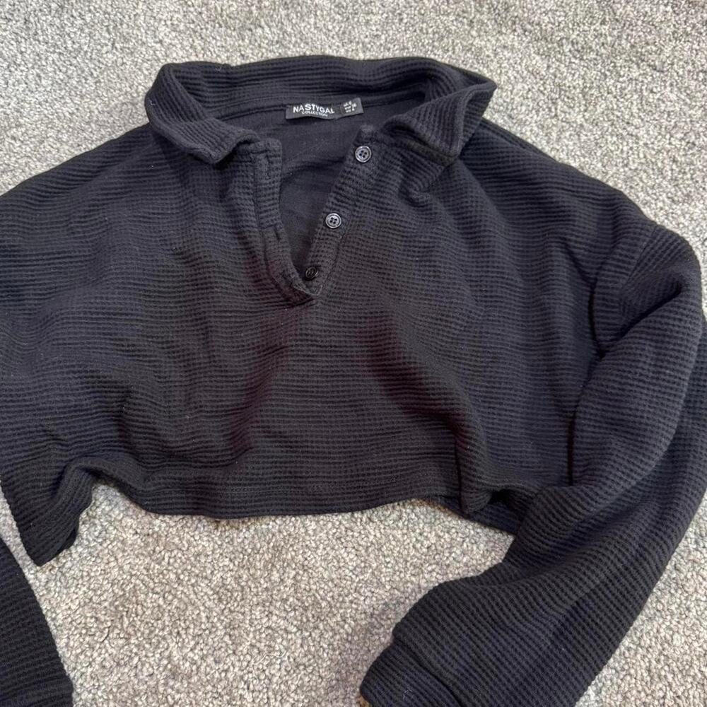 Black cropped waffle knit long sleeve henley sweater